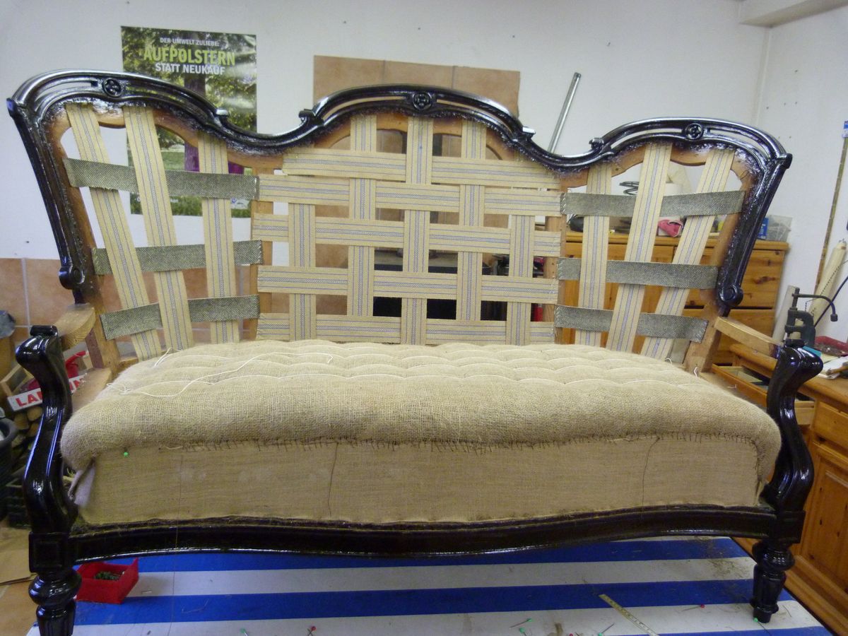 Aufbau antikes Sofa